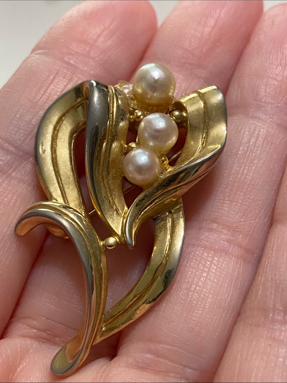 VTG Gold-Tone Pearl Floral Brooch